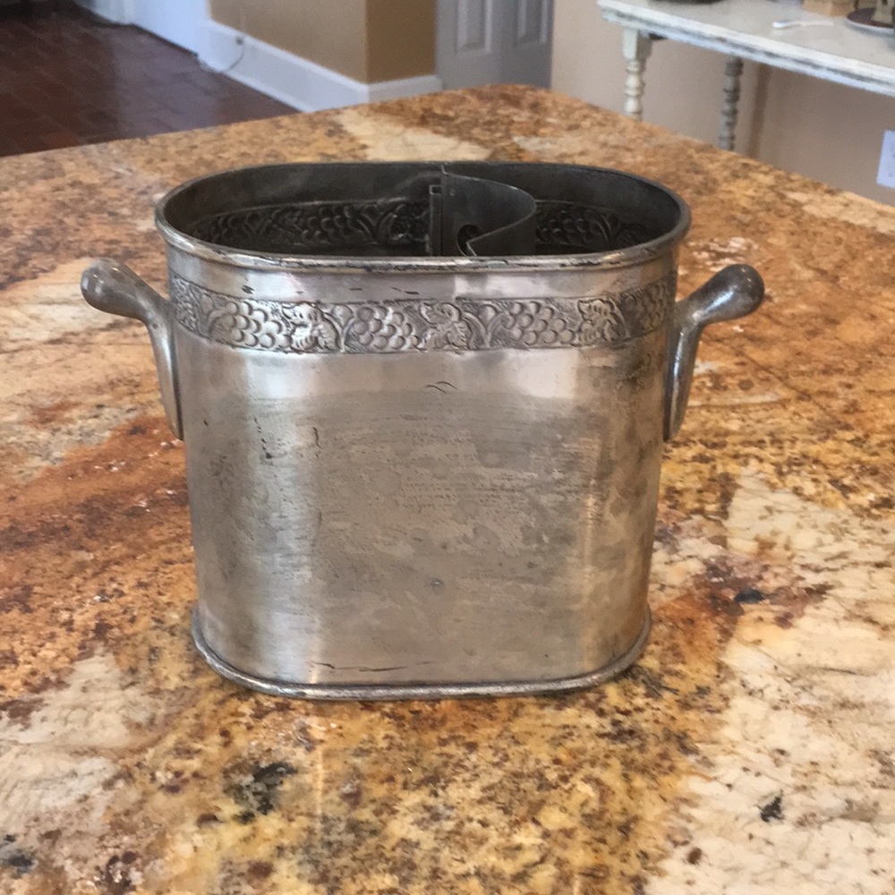 Nice heavy bottle holder with divider